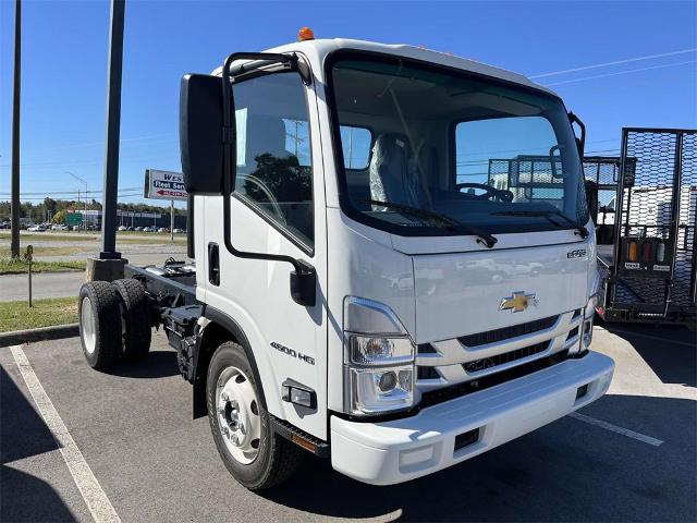 2024 Chevrolet Low Cab Forward 4500 Vehicle Photo in ALCOA, TN 37701-3235