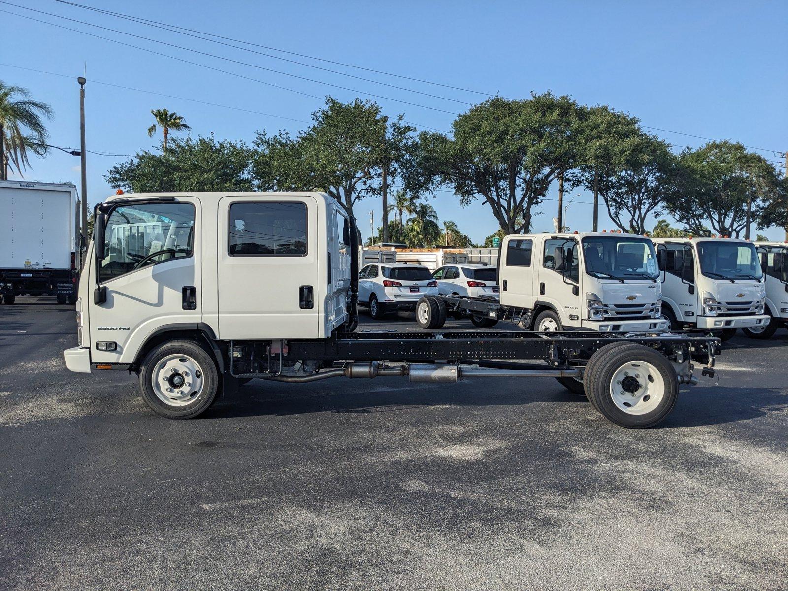 2024 Chevrolet Low Cab Forward 5500 HG Vehicle Photo in GREENACRES, FL 33463-3207