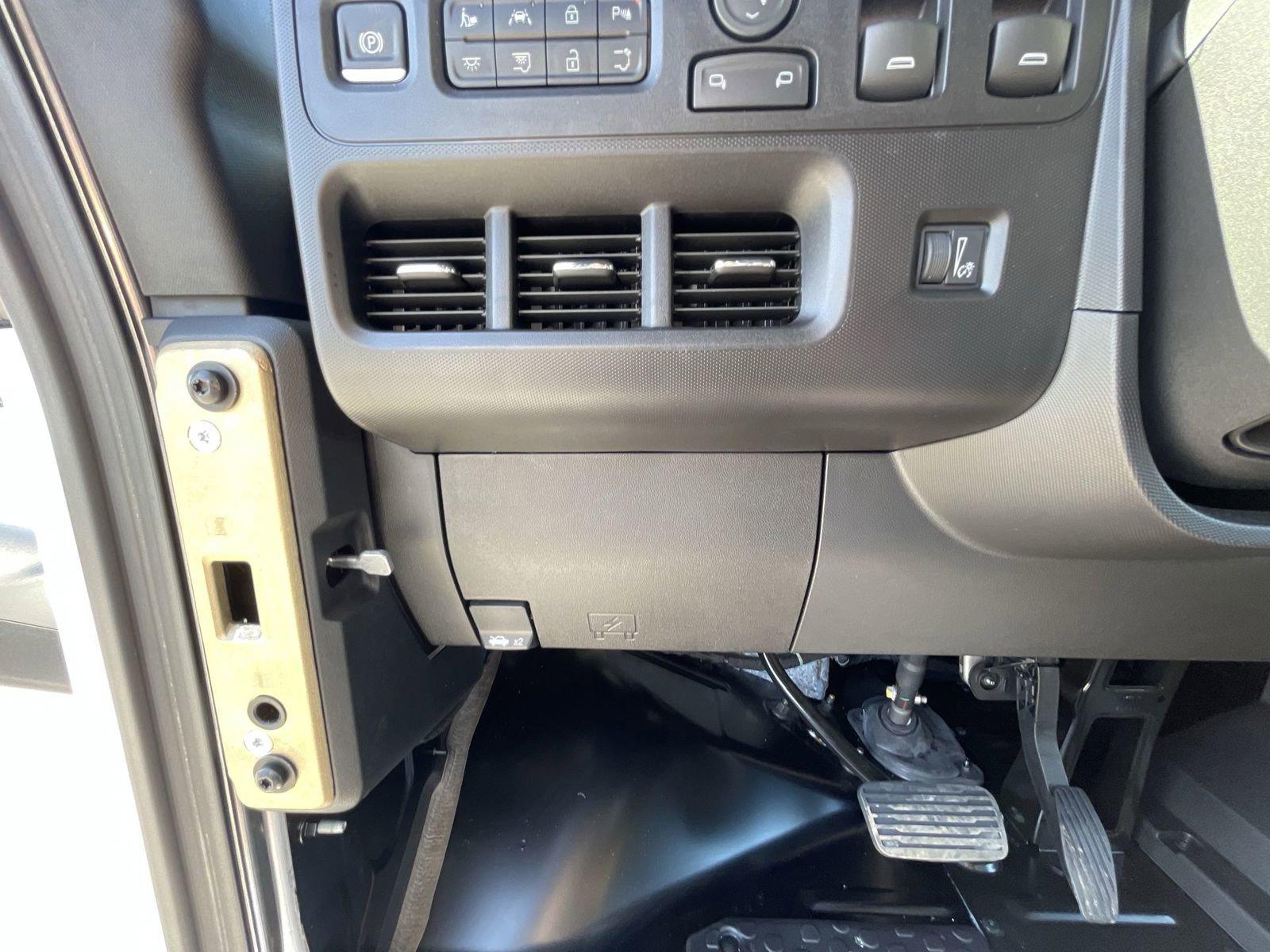 2025 Chevrolet BrightDrop 400 Vehicle Photo in BENTONVILLE, AR 72712-4322
