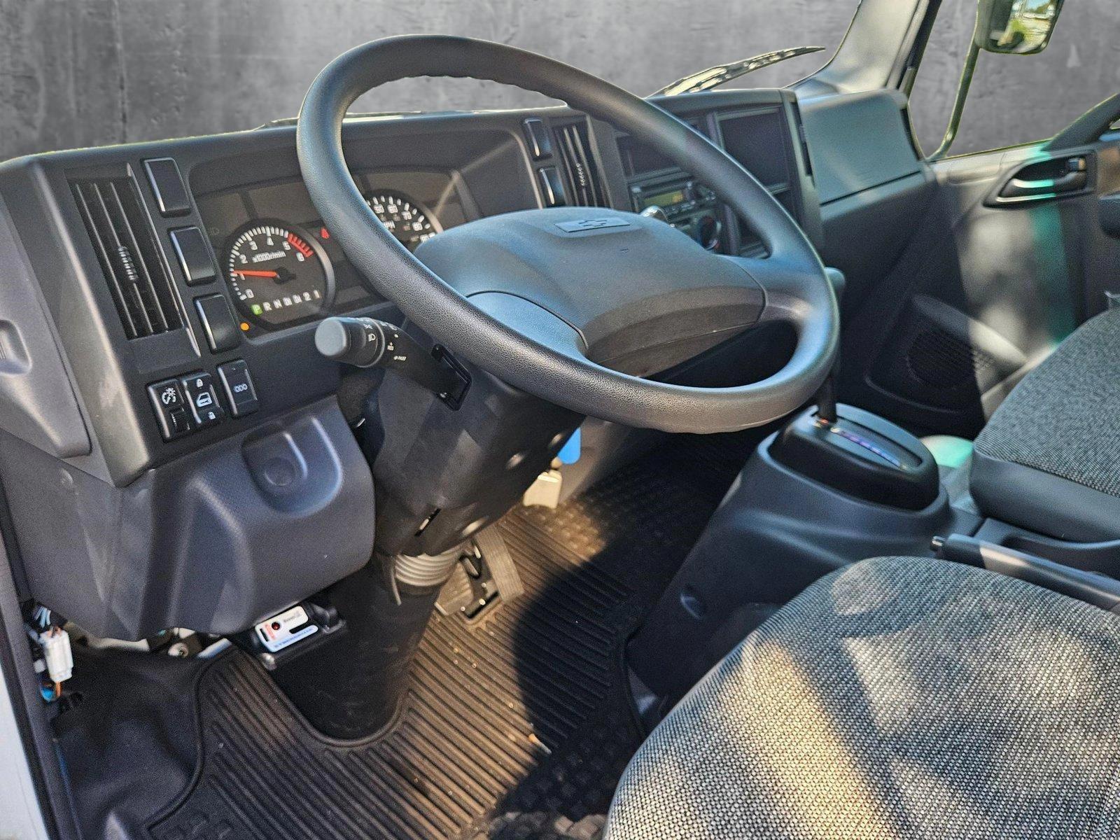 2024 Chevrolet Low Cab Forward 4500 Vehicle Photo in GREENACRES, FL 33463-3207