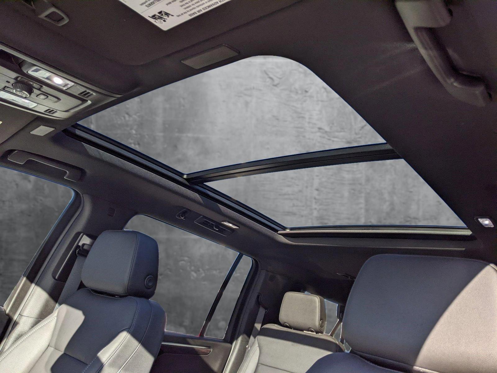 2025 Chevrolet Suburban Vehicle Photo in TIMONIUM, MD 21093-2300