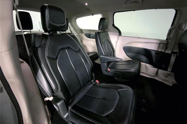 2023 Chrysler Pacifica Vehicle Photo in Lees Summit, MO 64086