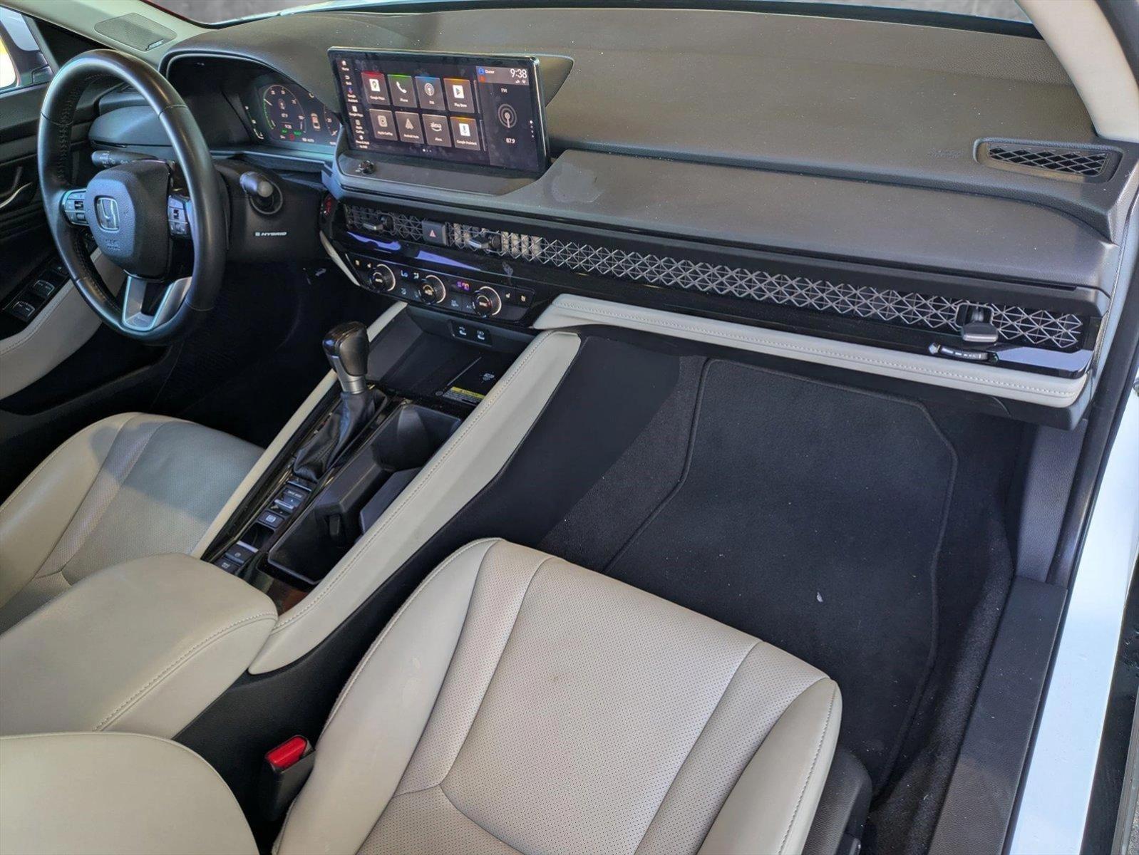2024 Honda Accord Hybrid Vehicle Photo in Valencia, CA 91355-1794