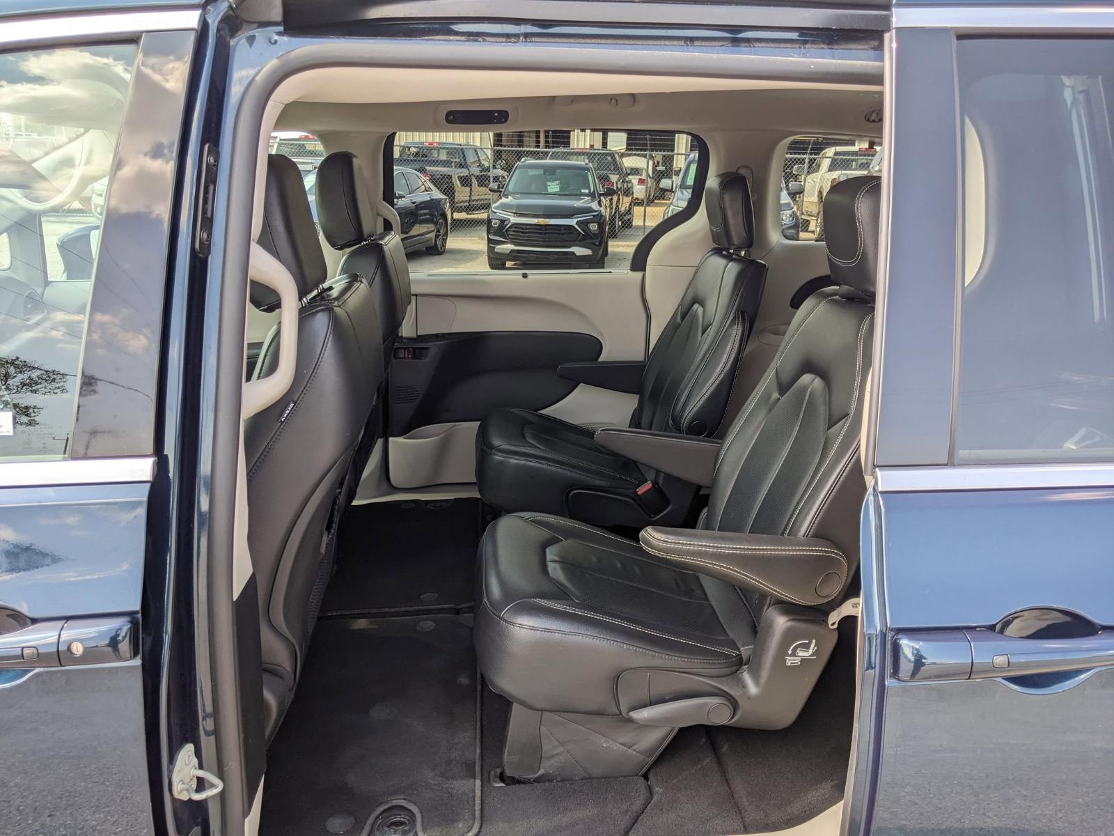 2022 Chrysler Pacifica Vehicle Photo in Seguin, TX 78155