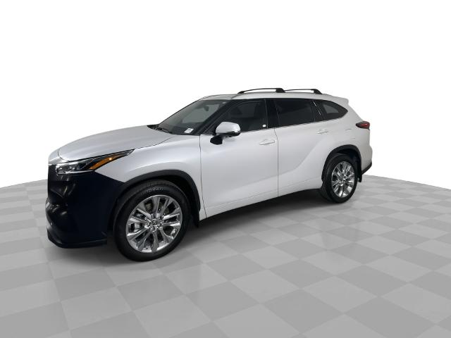 2024 Toyota Highlander Vehicle Photo in GILBERT, AZ 85297-0402