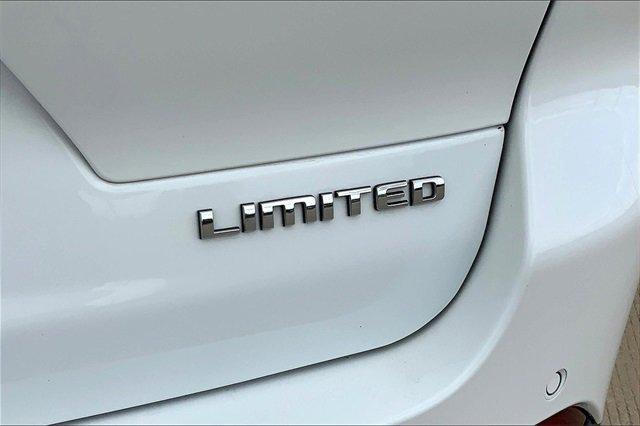 2023 Jeep Grand Cherokee L Vehicle Photo in TOPEKA, KS 66609-0000