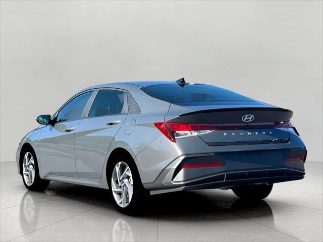2025 Hyundai ELANTRA Vehicle Photo in Green Bay, WI 54304