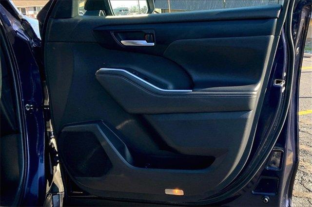 2022 Toyota Highlander Vehicle Photo in TOPEKA, KS 66609-0000