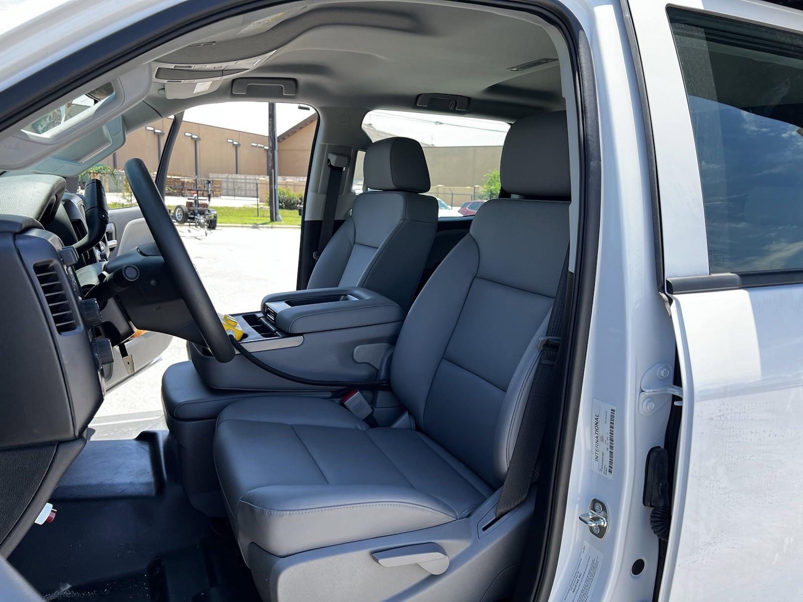 2024 Chevrolet Silverado 5500 HD Vehicle Photo in GEORGETOWN, TX 78626-7508