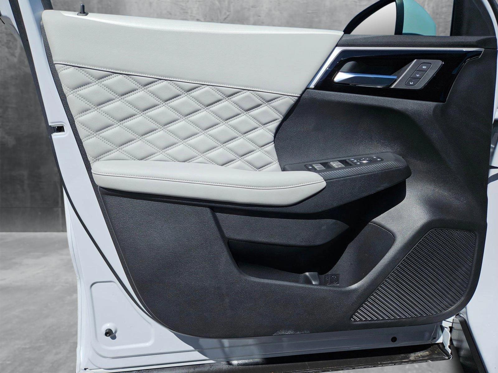 2023 Mitsubishi Outlander PHEV Vehicle Photo in AUSTIN, TX 78759-4154