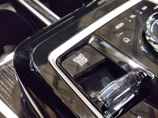 2025 BMW 750e xDrive Vehicle Photo in GRAPEVINE, TX 76051
