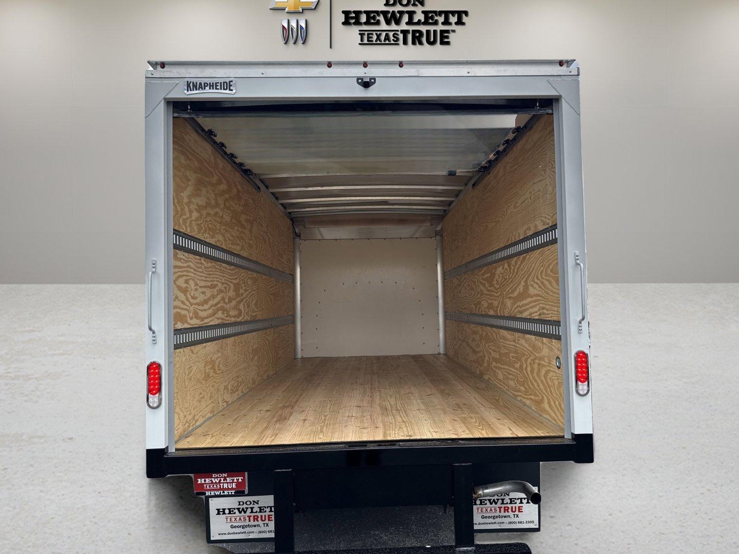 2025 Chevrolet Express Cutaway 4500 Vehicle Photo in GEORGETOWN, TX 78626-7508