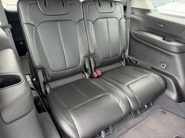 2023 Jeep Grand Cherokee L Vehicle Photo in COLUMBIA, MO 65203-3903