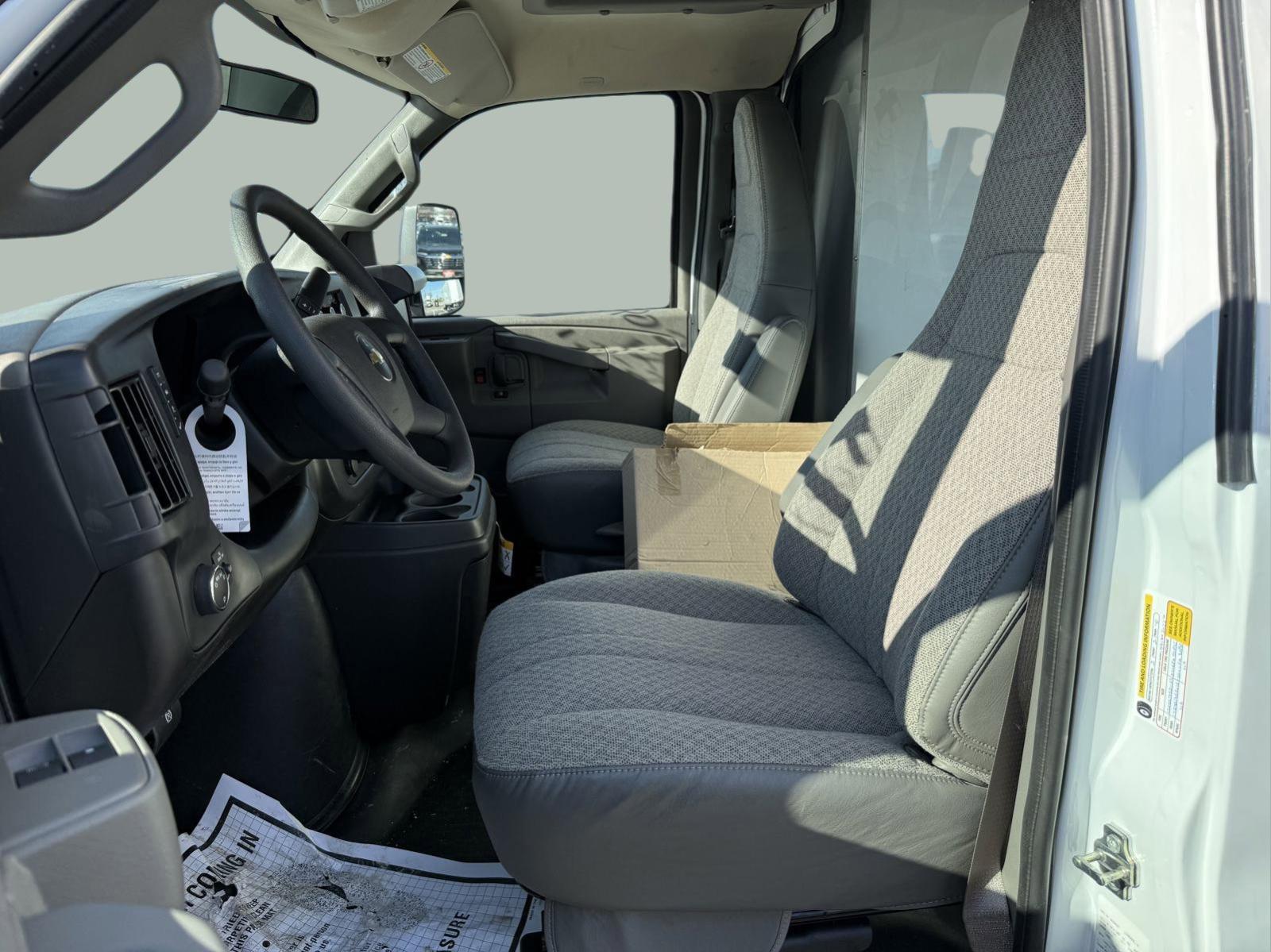 2024 Chevrolet Express Cutaway 3500 Vehicle Photo in GEORGETOWN, TX 78626-7508