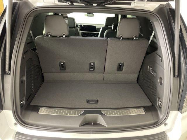 2025 Chevrolet Tahoe Vehicle Photo in PHOENIX, AZ 85014-3381