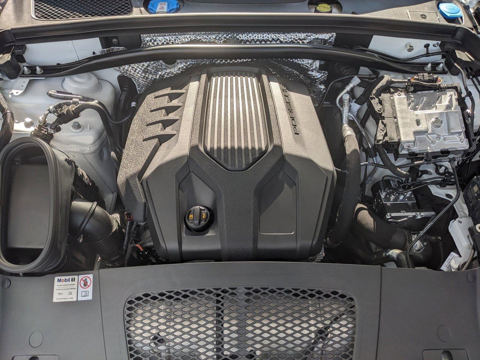 2025 Porsche Macan Vehicle Photo in Towson, MD 21204