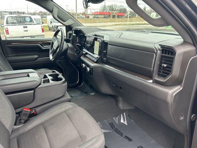 2024 GMC Sierra 1500 Vehicle Photo in MEDINA, OH 44256-9631