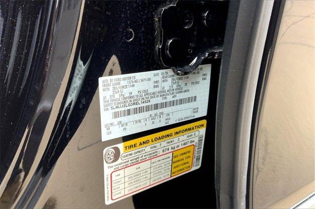 2024 Lincoln Navigator Vehicle Photo in TOPEKA, KS 66609-0000
