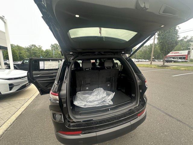 2025 Jeep Grand Cherokee L Vehicle Photo in Doylsetown, PA 18901