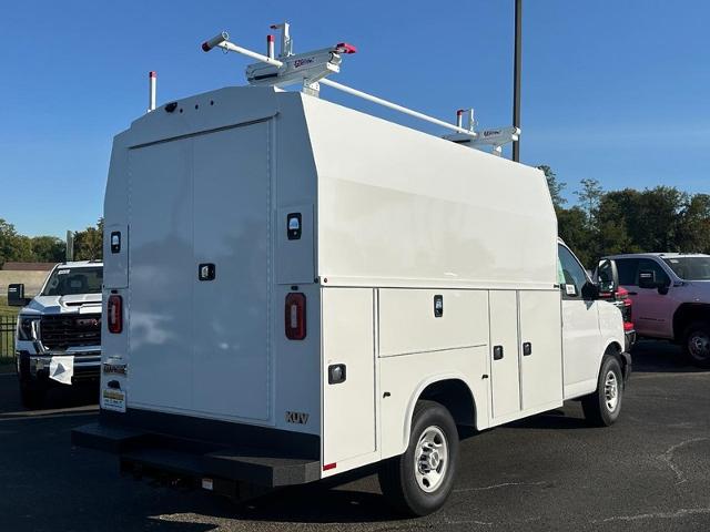 2024 Chevrolet Express Cutaway 3500 Vehicle Photo in COLUMBIA, MO 65203-3903