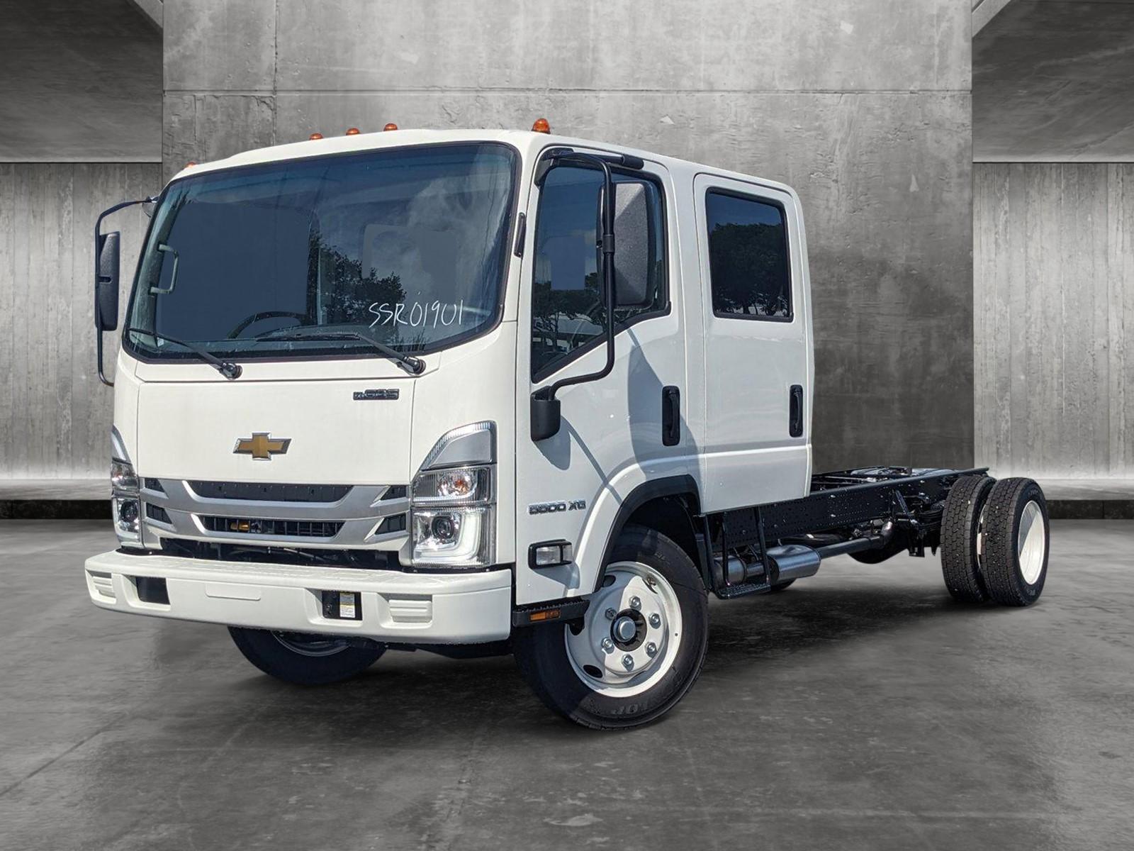 2025 Chevrolet Low Cab Forward 5500 XG Vehicle Photo in GREENACRES, FL 33463-3207