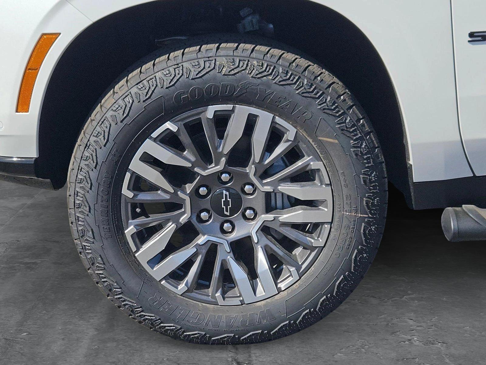 2025 Chevrolet Suburban Vehicle Photo in GILBERT, AZ 85297-0446
