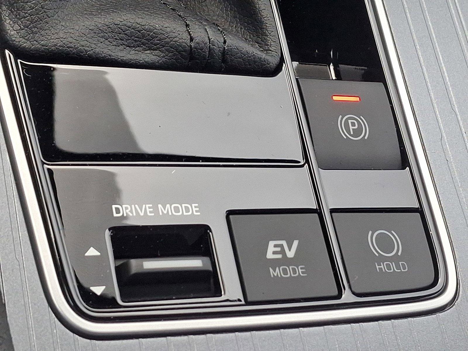2025 Toyota Sienna Vehicle Photo in Harrisburg, PA 17111