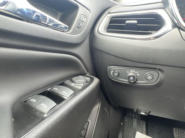 2022 Chevrolet Equinox Vehicle Photo in BOSTON, NY 14025-9684