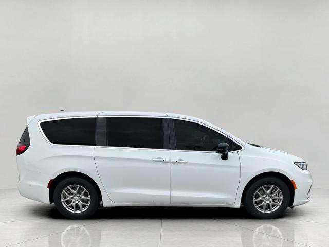 2025 Chrysler Pacifica Vehicle Photo in Kaukauna, WI 54130