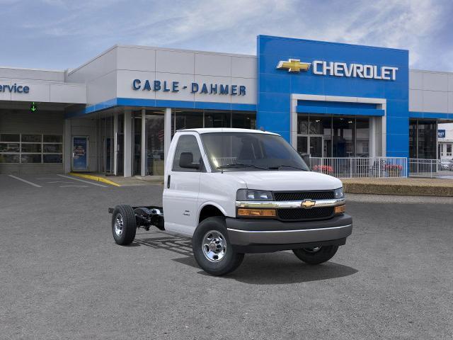 2025 Chevrolet Express Cutaway 3500 Vehicle Photo in INDEPENDENCE, MO 64055-1314