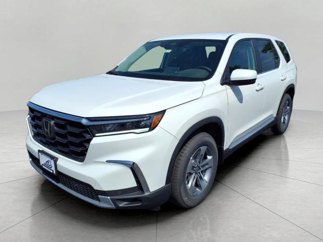 2025 Honda Pilot Vehicle Photo in Oshkosh, WI 54904