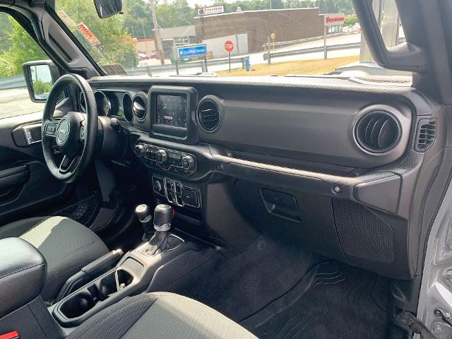 2021 Jeep Gladiator Vehicle Photo in MOON TOWNSHIP, PA 15108-2571