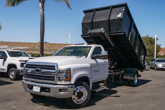 2023 Chevrolet Silverado Chassis Cab Vehicle Photo in VENTURA, CA 93003-8585