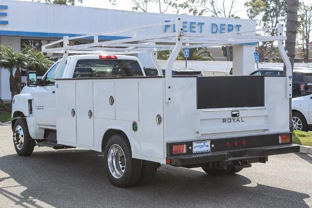 2023 Chevrolet Silverado Chassis Cab Vehicle Photo in VENTURA, CA 93003-8585