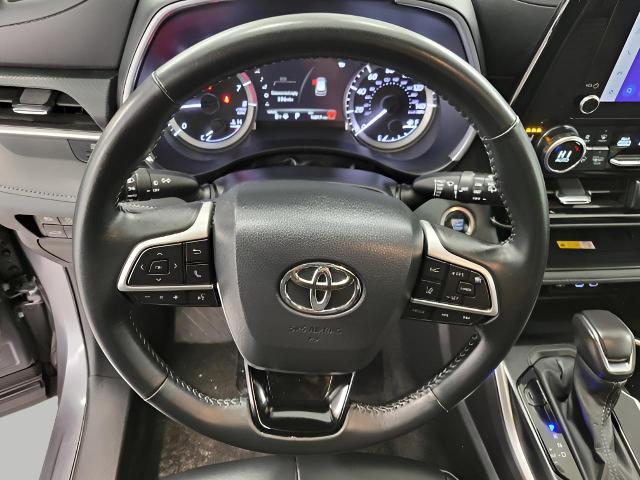 2024 Toyota Highlander Vehicle Photo in Oshkosh, WI 54904