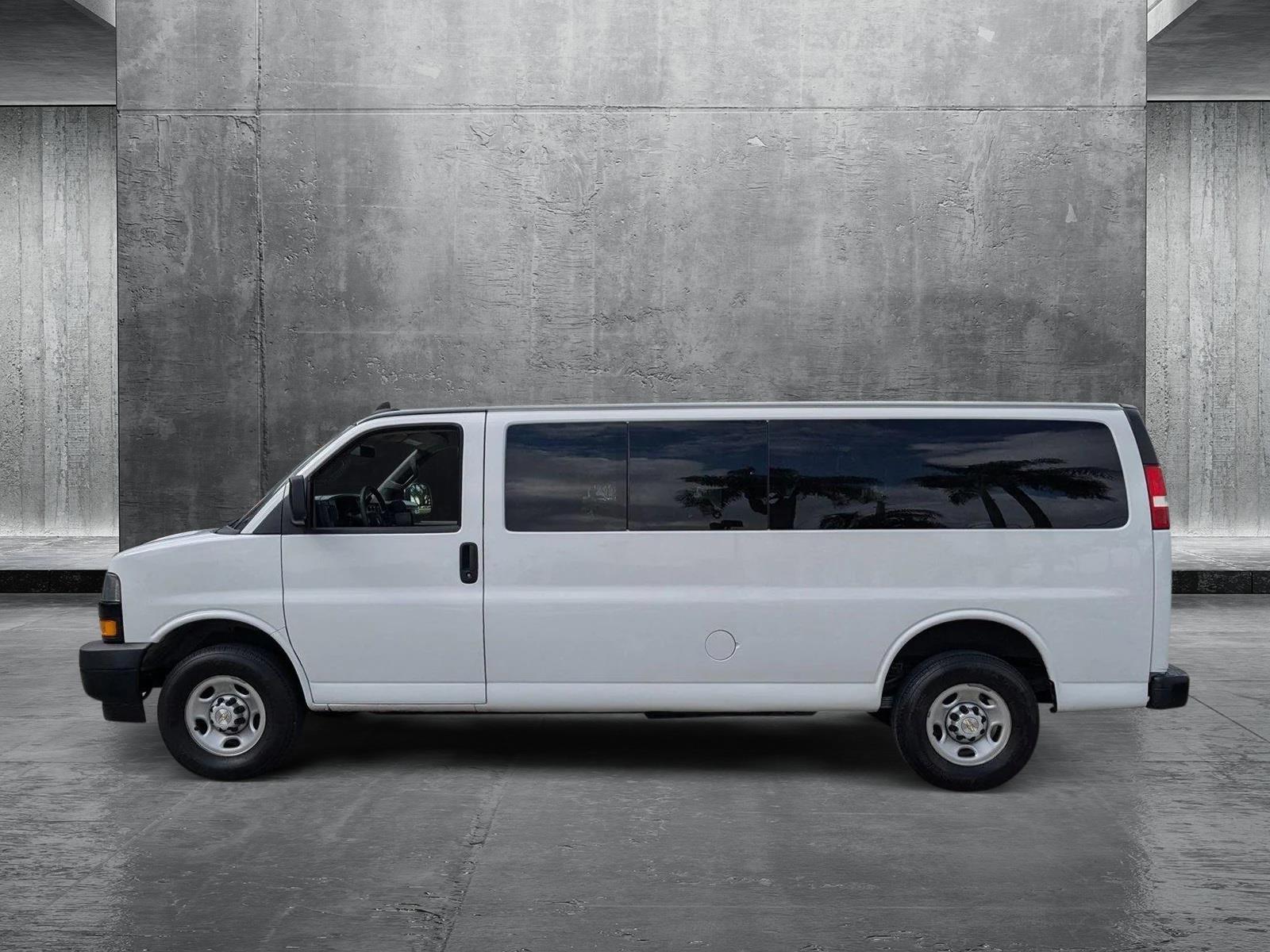 2023 Chevrolet Express Passenger 3500 Vehicle Photo in PEMBROKE PINES, FL 33024-6534