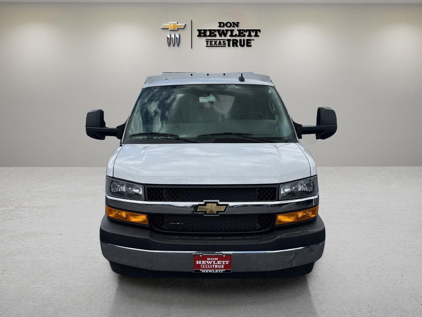 2025 Chevrolet Express Cutaway 3500 Vehicle Photo in GEORGETOWN, TX 78626-7508