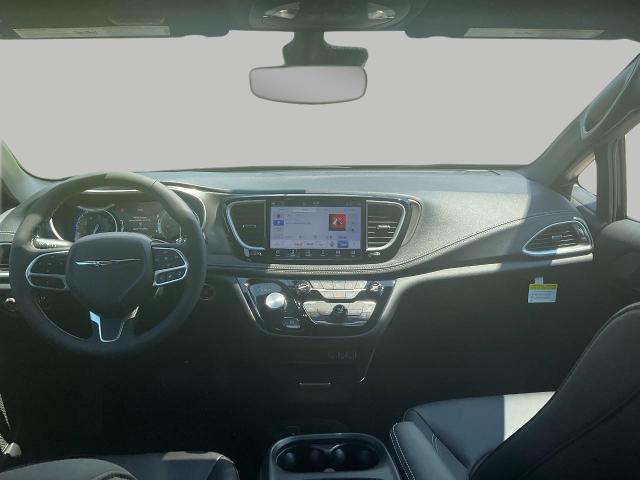 2025 Chrysler Pacifica Vehicle Photo in Kaukauna, WI 54130
