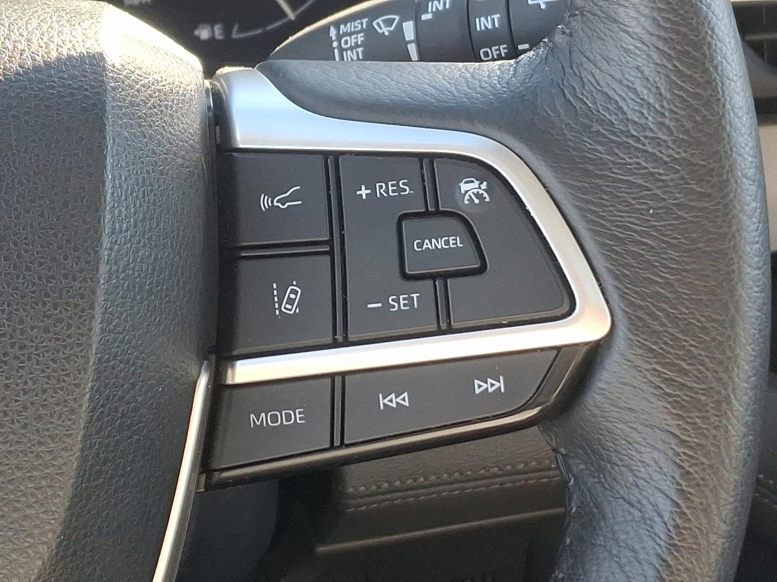 2023 Toyota Sienna Vehicle Photo in Trevose, PA 19053