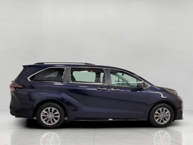 2024 Toyota Sienna Vehicle Photo in Oshkosh, WI 54904