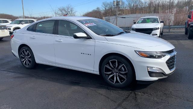 2022 Chevrolet Malibu Vehicle Photo in MOON TOWNSHIP, PA 15108-2571