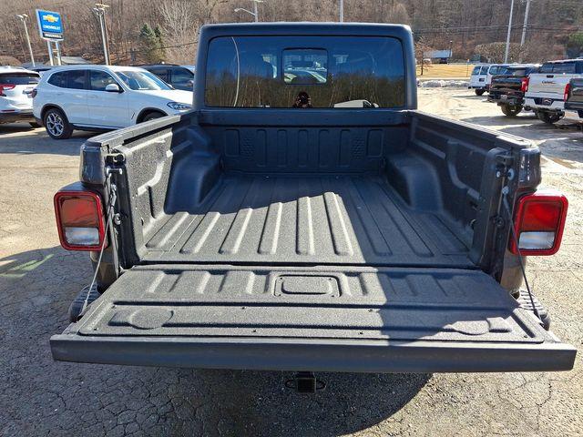2023 Jeep Gladiator Vehicle Photo in PAWLING, NY 12564-3219