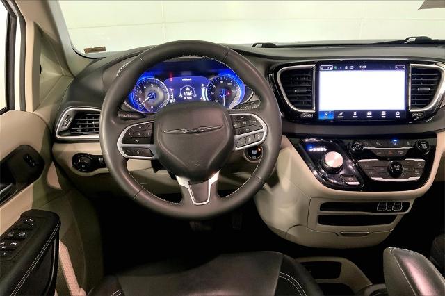 2023 Chrysler Pacifica Vehicle Photo in Kansas City, MO 64114