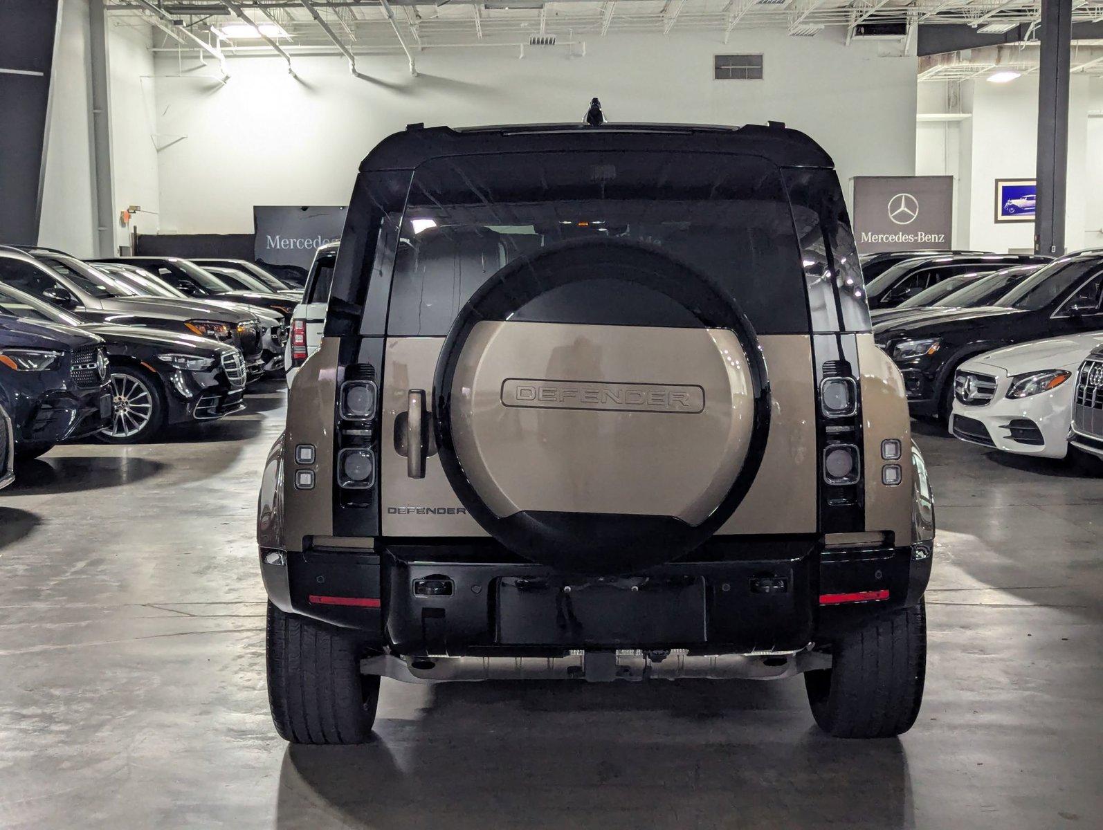 2024 Land Rover Defender Vehicle Photo in Pompano Beach, FL 33064