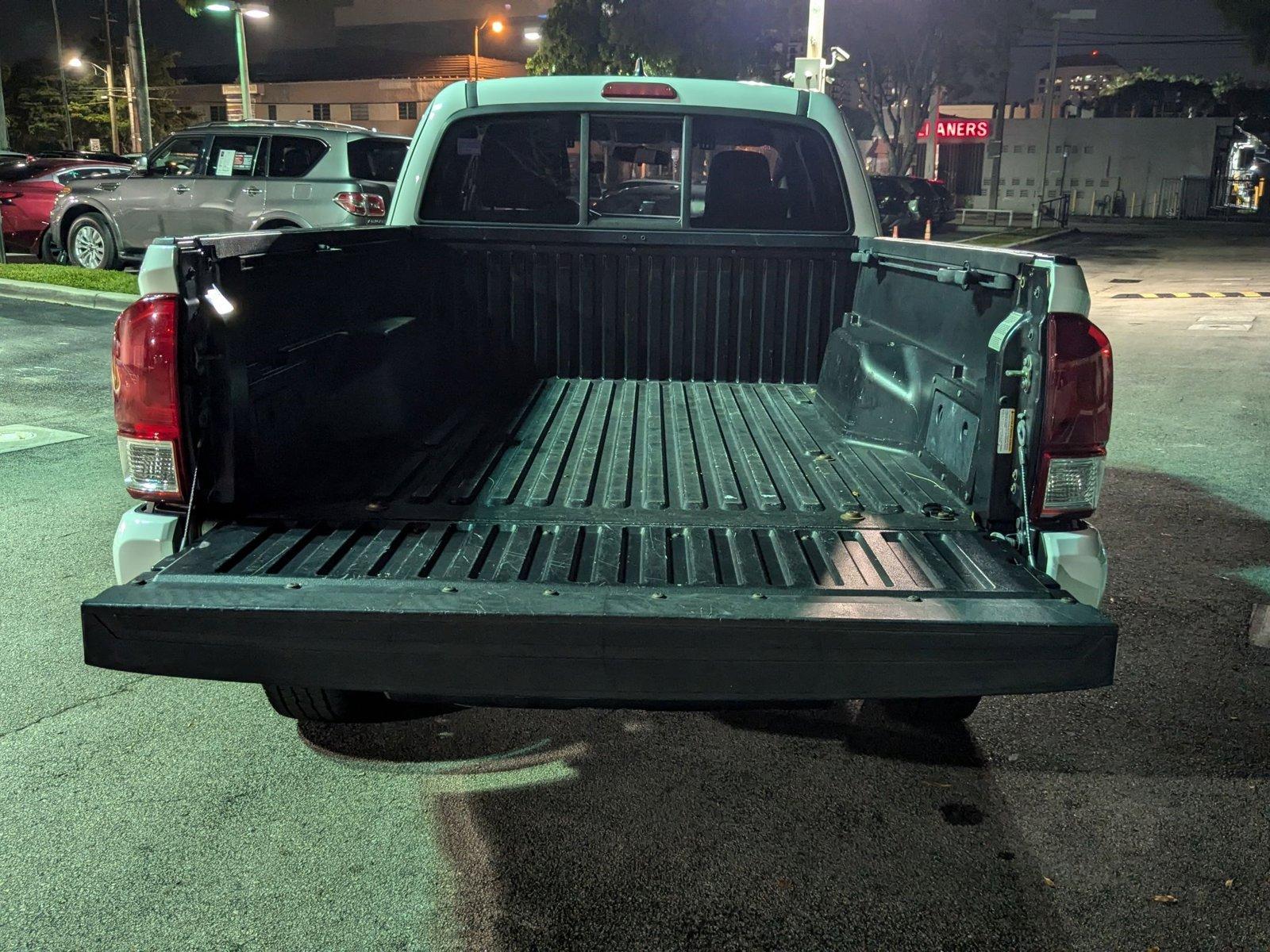 2017 Toyota Tacoma Vehicle Photo in Miami, FL 33135