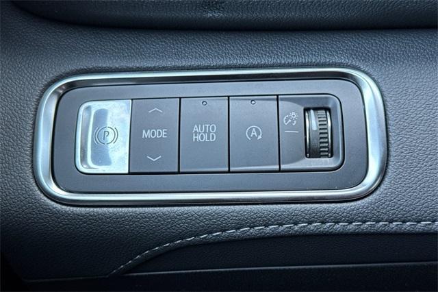 2025 Buick Enclave Vehicle Photo in ELK GROVE, CA 95757-8703