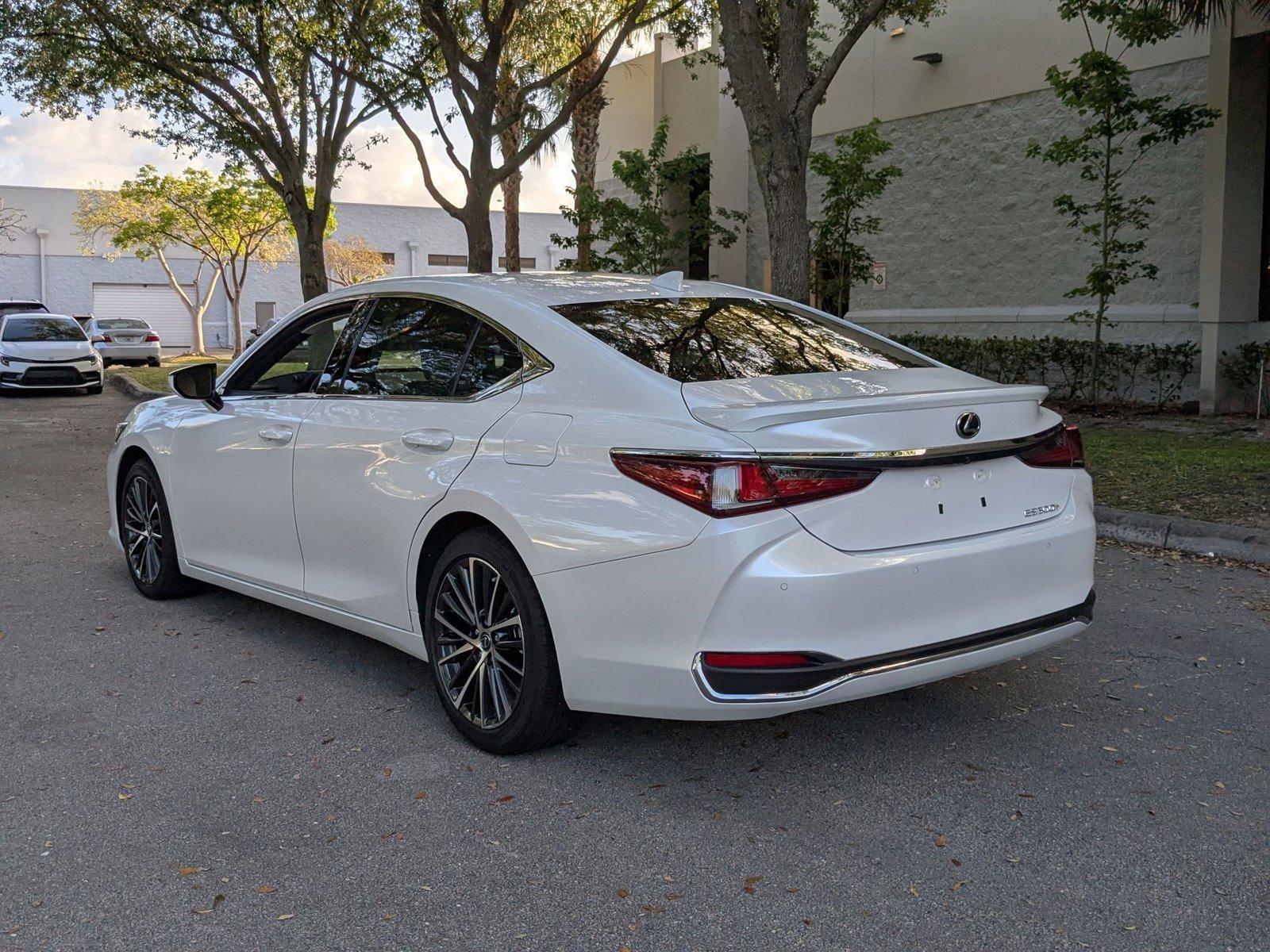 2025 Lexus ES 300h Vehicle Photo in West Palm Beach, FL 33417