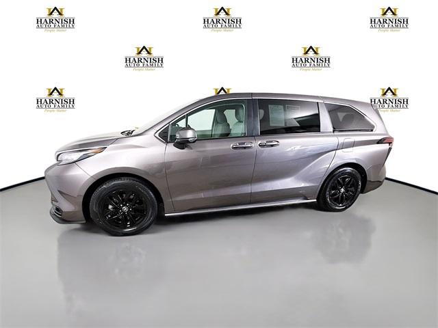 2022 Toyota Sienna Vehicle Photo in Everett, WA 98204
