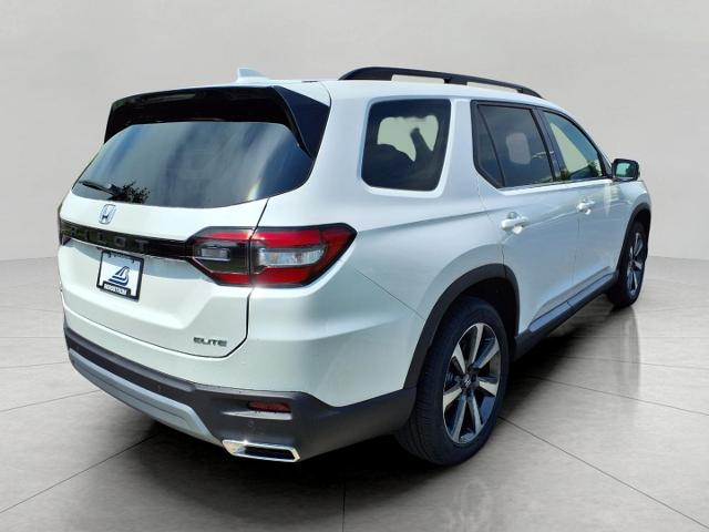 2025 Honda Pilot Vehicle Photo in Oshkosh, WI 54904