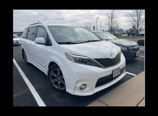 2017 Toyota Sienna Vehicle Photo in Oshkosh, WI 54904